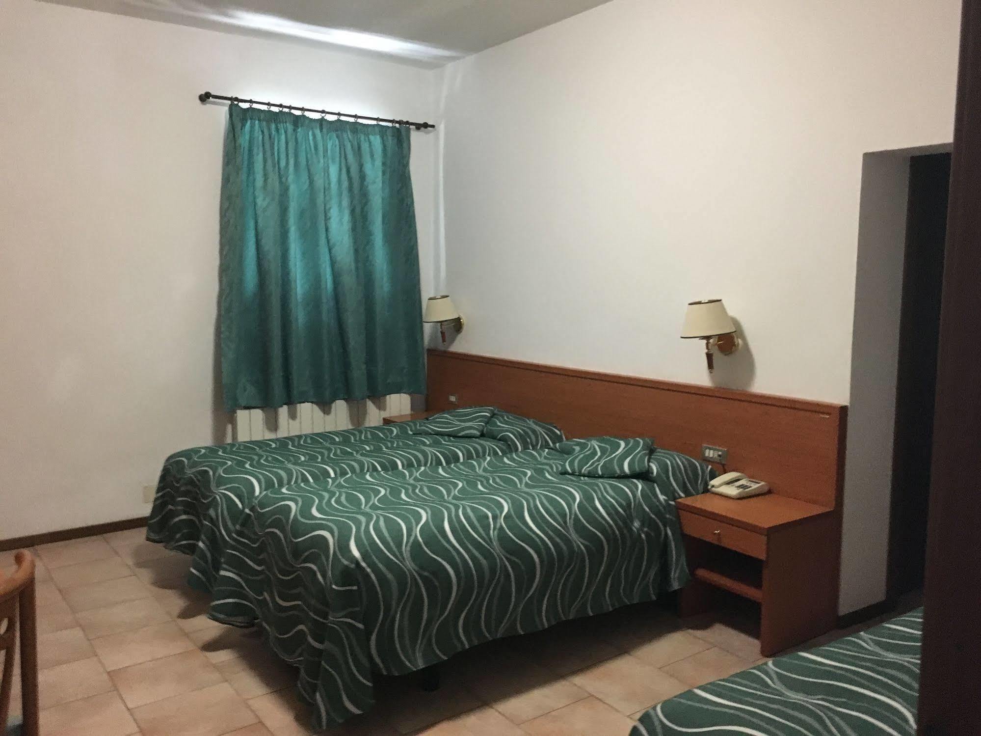 קאירו מונטנוטה Agriturismo Cascina Del Vai מראה חיצוני תמונה