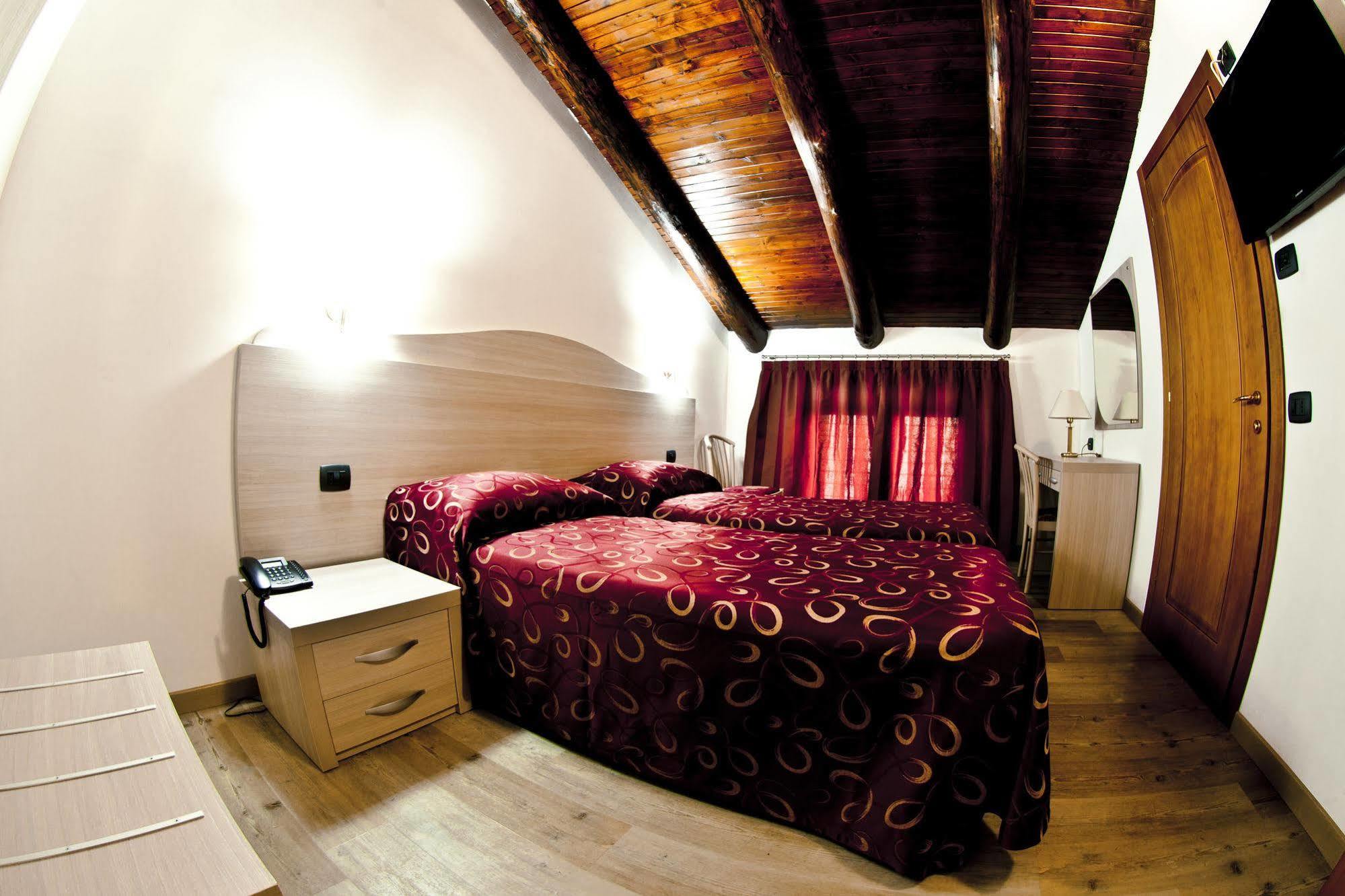 קאירו מונטנוטה Agriturismo Cascina Del Vai מראה חיצוני תמונה